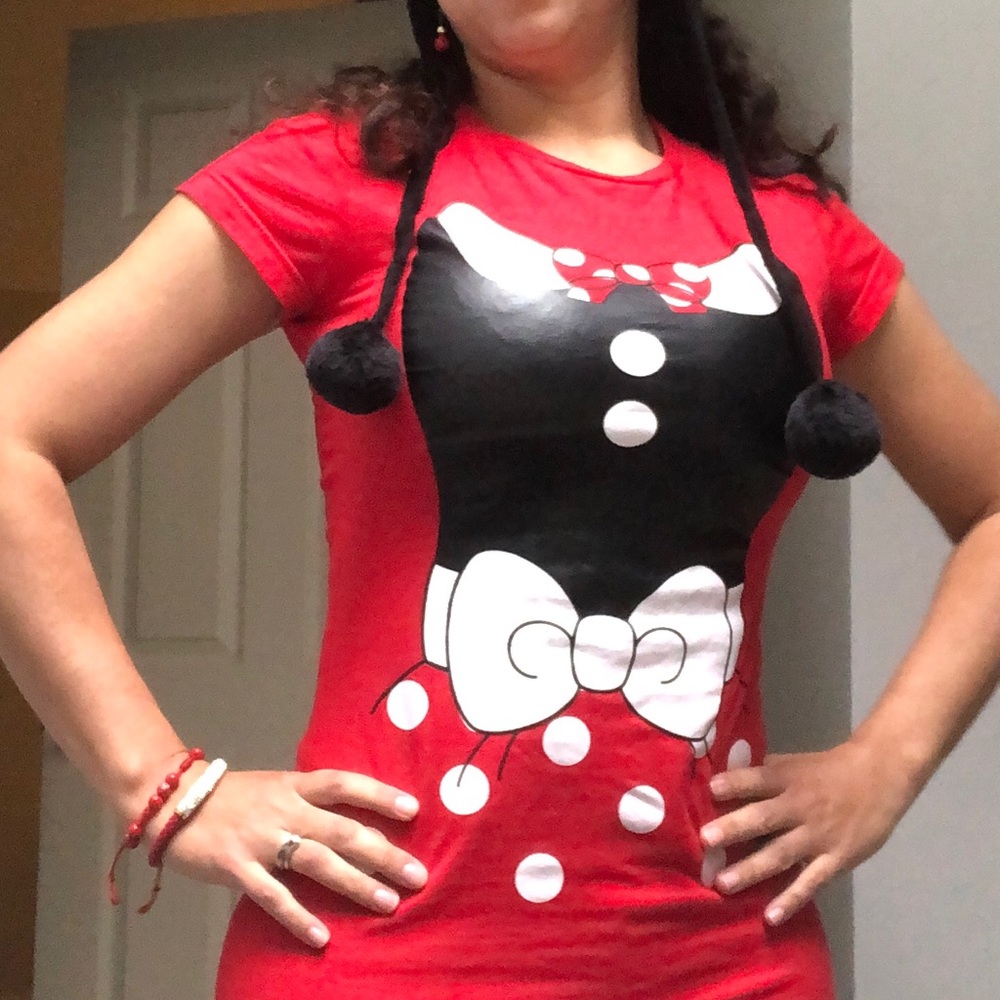 Costume woman Minnie Mouse shirt and hat